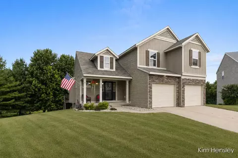 678 Orchard Ct NE, Rockford, MI 49341