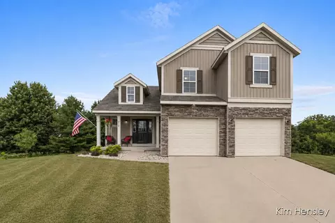 678 Orchard Ct NE, Rockford, MI 49341