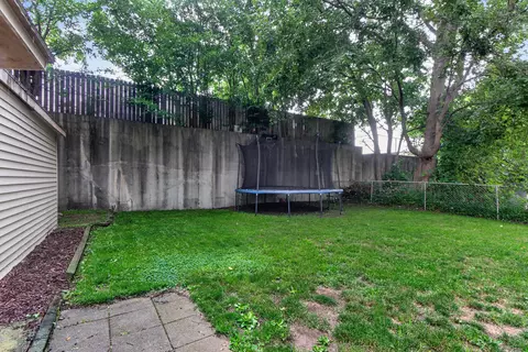 Exterior - 916 Lincoln St, Jackson, MI 49202 photo 12 of 14
