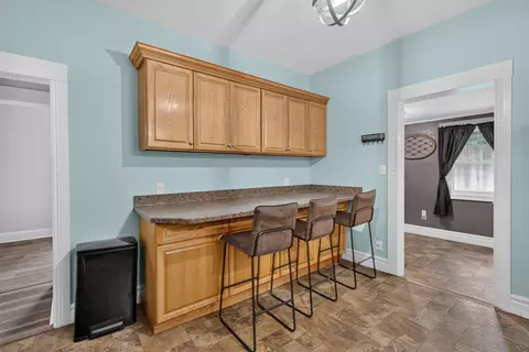 Kitchen - 916 Lincoln St, Jackson, MI 49202 photo 4 of 6