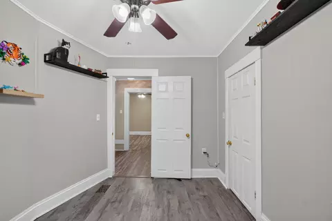Entry Way - 916 Lincoln St, Jackson, MI 49202 photo 4 of 4