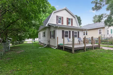 Exterior - 916 Lincoln St, Jackson, MI 49202 photo 9 of 14