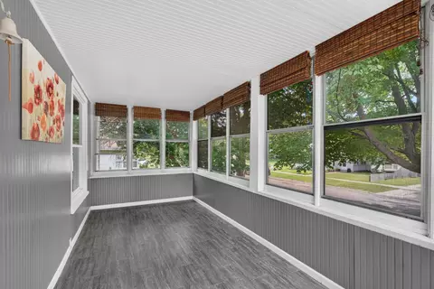 Exterior - 916 Lincoln St, Jackson, MI 49202 photo 6 of 14