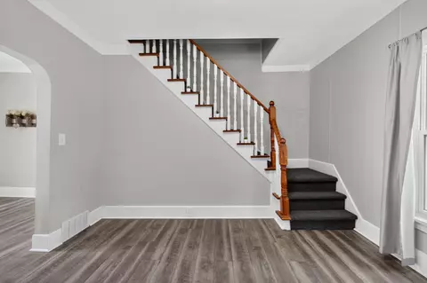Entry Way - 916 Lincoln St, Jackson, MI 49202 photo 1 of 4