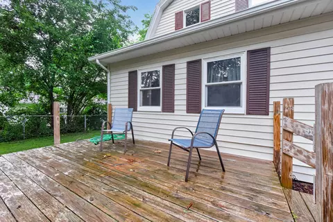 Exterior - 916 Lincoln St, Jackson, MI 49202 photo 11 of 14