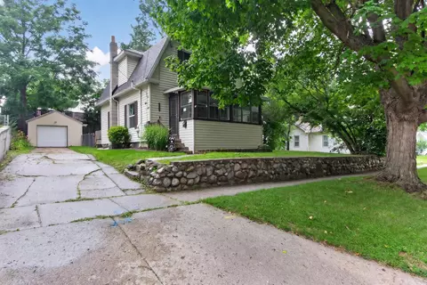 Exterior - 916 Lincoln St, Jackson, MI 49202 photo 3 of 14