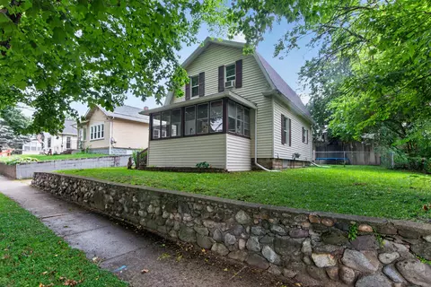Exterior - 916 Lincoln St, Jackson, MI 49202 photo 2 of 14