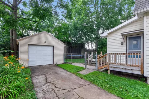 Exterior - 916 Lincoln St, Jackson, MI 49202 photo 8 of 14