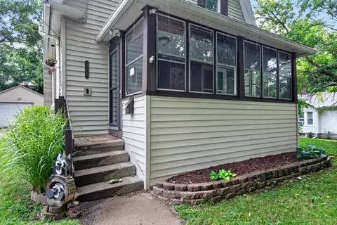 Exterior - 916 Lincoln St, Jackson, MI 49202 photo 5 of 14