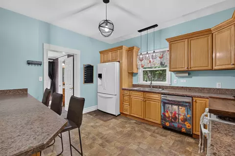 Kitchen - 916 Lincoln St, Jackson, MI 49202 photo 1 of 6