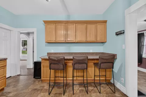 Kitchen - 916 Lincoln St, Jackson, MI 49202 photo 5 of 6