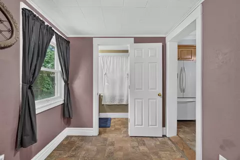 Entry Way - 916 Lincoln St, Jackson, MI 49202 photo 3 of 4