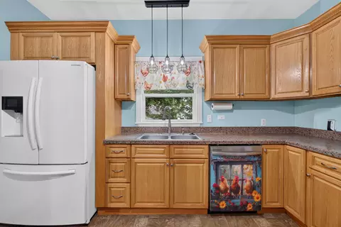 Kitchen - 916 Lincoln St, Jackson, MI 49202 photo 2 of 6