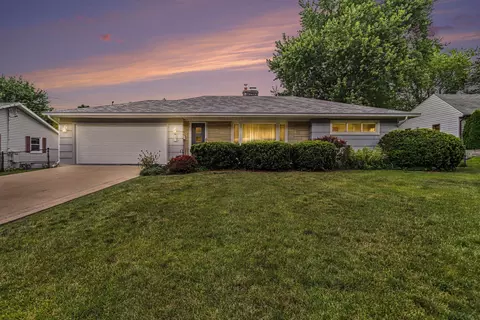 243 Briar Hill Dr, Battle Creek, MI 49015