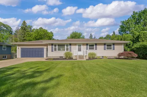 2214 Lynn Dr, St. Joseph, MI 49085