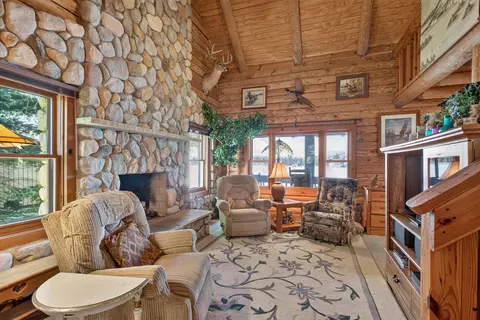 Living - 11241 Almon Pt, Jerome, MI 49249 photo 3 of 5