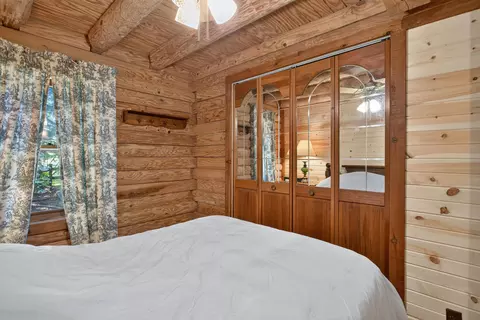 Bedroom - 11241 Almon Pt, Jerome, MI 49249 photo 2 of 4