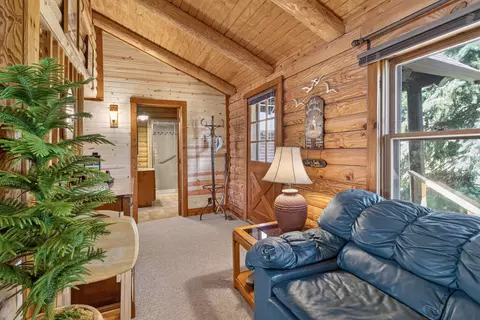 Entry Way - 11241 Almon Pt, Jerome, MI 49249 photo 3 of 3