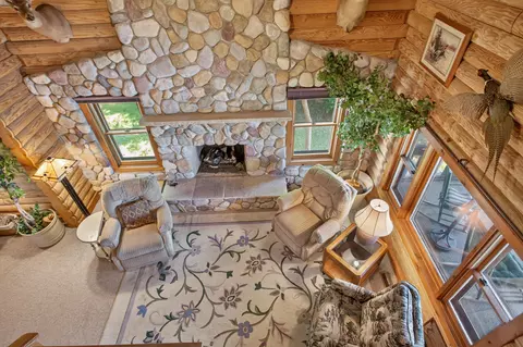 Living - 11241 Almon Pt, Jerome, MI 49249 photo 2 of 5