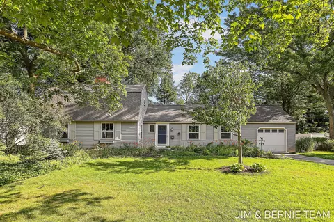 131 E 31st St, Holland, MI 49423
