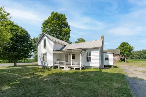 1076 Burbank Rd, Quincy, MI 49082