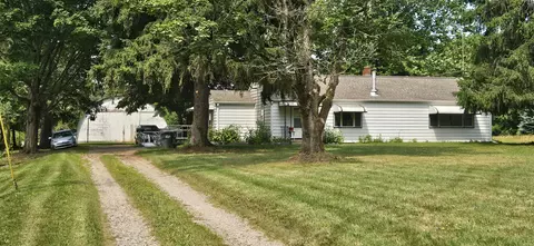 2335 N 33rd St, Galesburg, MI 49053