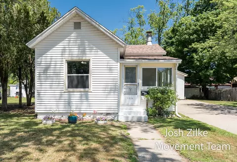 1215 Columbus Ave, Grand Haven, MI 49417
