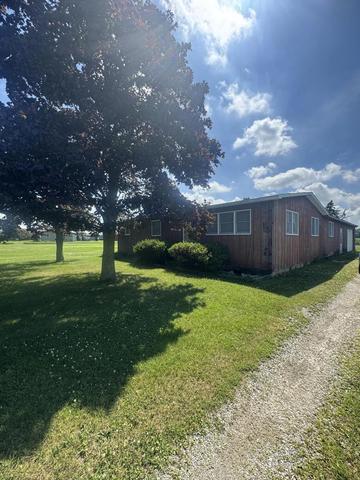 1247 N Steel Rd, Merrill, MI 48637