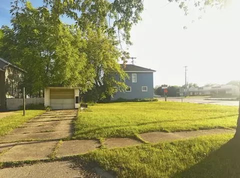 212 Cypress St, Manistee, MI 49660