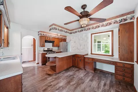 Kitchen - 3930 Hoyer Rd, Jackson, MI 49201 photo 3 of 4