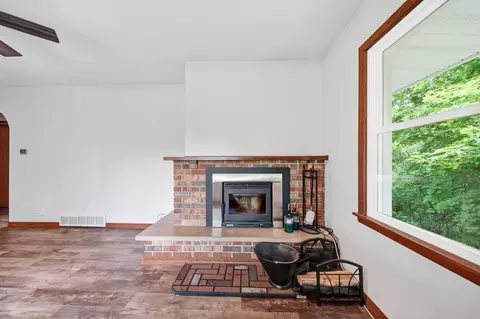 Living - 3930 Hoyer Rd, Jackson, MI 49201 photo 2 of 4