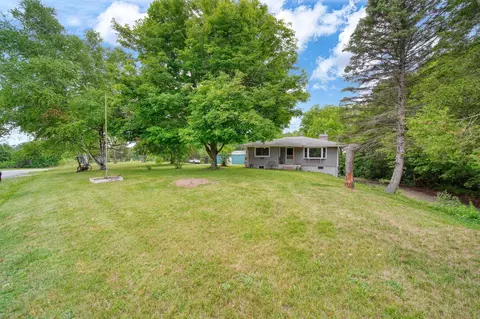 Exterior - 3930 Hoyer Rd, Jackson, MI 49201 photo 2 of 12