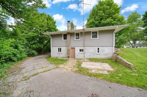 Exterior - 3930 Hoyer Rd, Jackson, MI 49201 photo 6 of 12