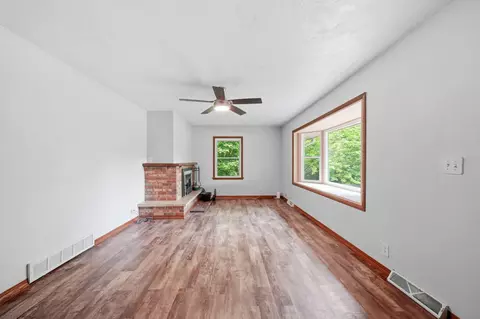 Living - 3930 Hoyer Rd, Jackson, MI 49201 photo 4 of 4