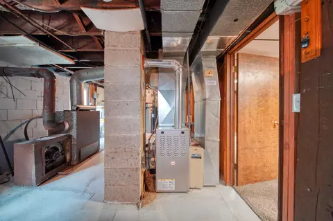 Entry Way - 3930 Hoyer Rd, Jackson, MI 49201 photo 1 of 2