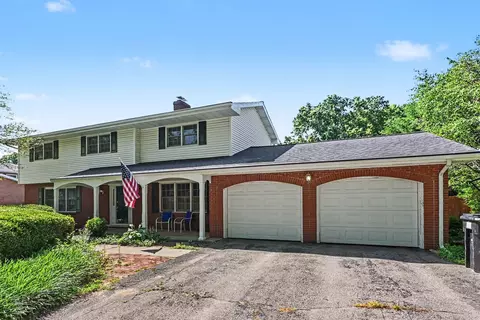 1772 Hacienda Dr, Stevensville, MI 49127