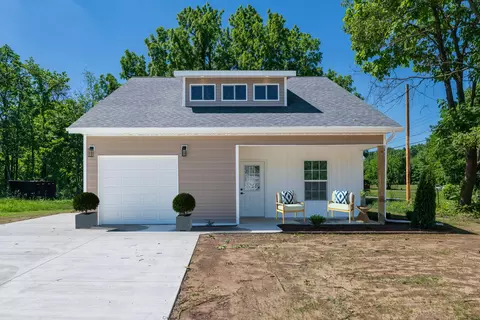 107 Miller St, Dowagiac, MI 49047