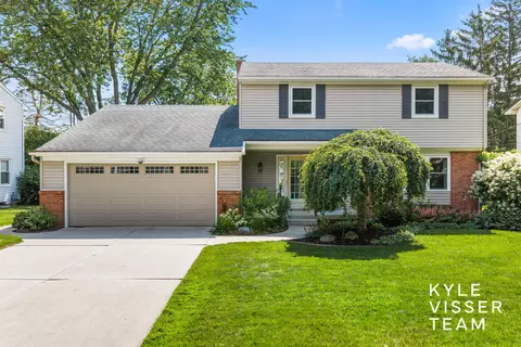 2032 Edgewood Ave SE, Grand Rapids, MI 49546