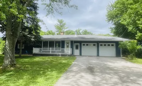 1806 Barr St, Hillsdale, MI 49242