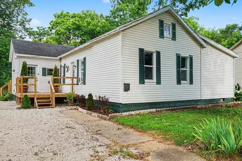 212 S Lowe St, Dowagiac, MI 49047