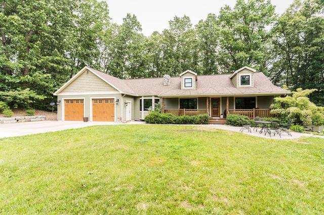 8319 Pine Island Dr NE, Comstock Park, MI 49321