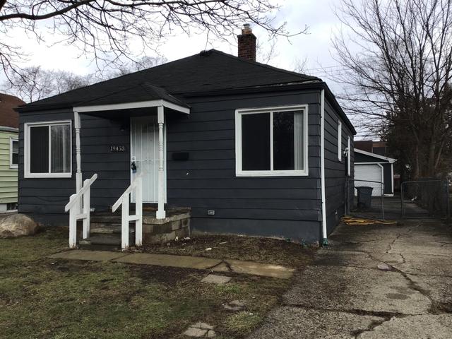19453 Roscommon St, Harper Woods, MI 48225