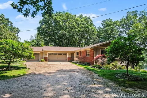3050 Kenyon Ln, Middleville, MI 49333