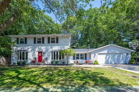 2240 Pleasant Hill Dr, Norton Shores, MI 49441