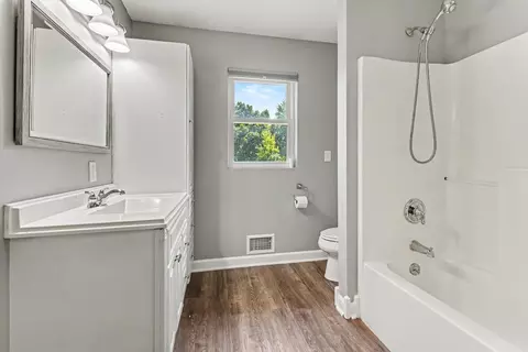 Bath - 3747 Harshbarger Rd, Jackson, MI 49203 photo 3 of 3