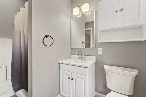 Bath - 3747 Harshbarger Rd, Jackson, MI 49203 photo 2 of 3