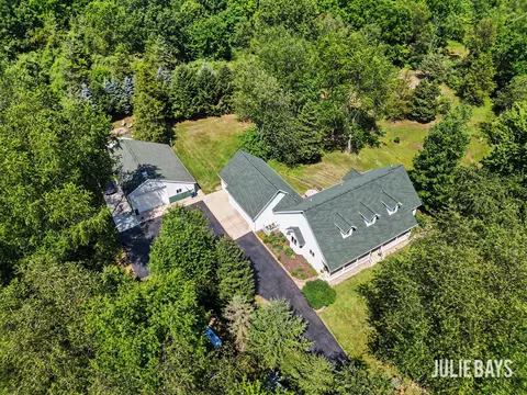 6202 Black Creek Dr, Middleville, MI 49333