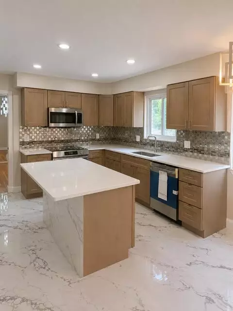 29310 Prestwick St, Southfield, MI 48076