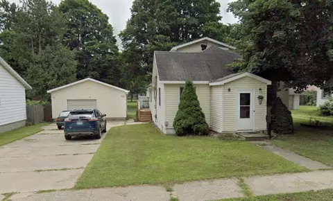 229 W North Ave, Reed City, MI 49677