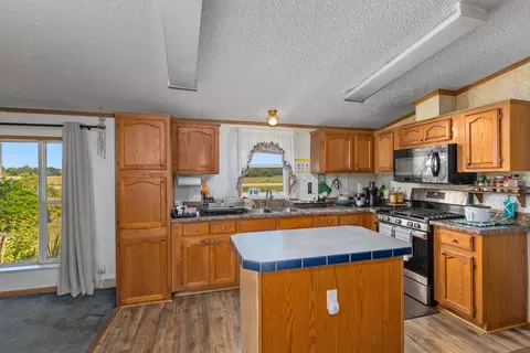 Kitchen - 3839 Belding Rd, Belding, MI 48809 photo 3 of 4